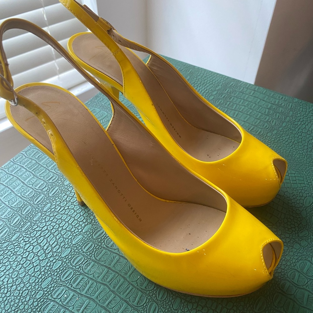 Giuseppe Zanotti Yellow Patent Peeptoes